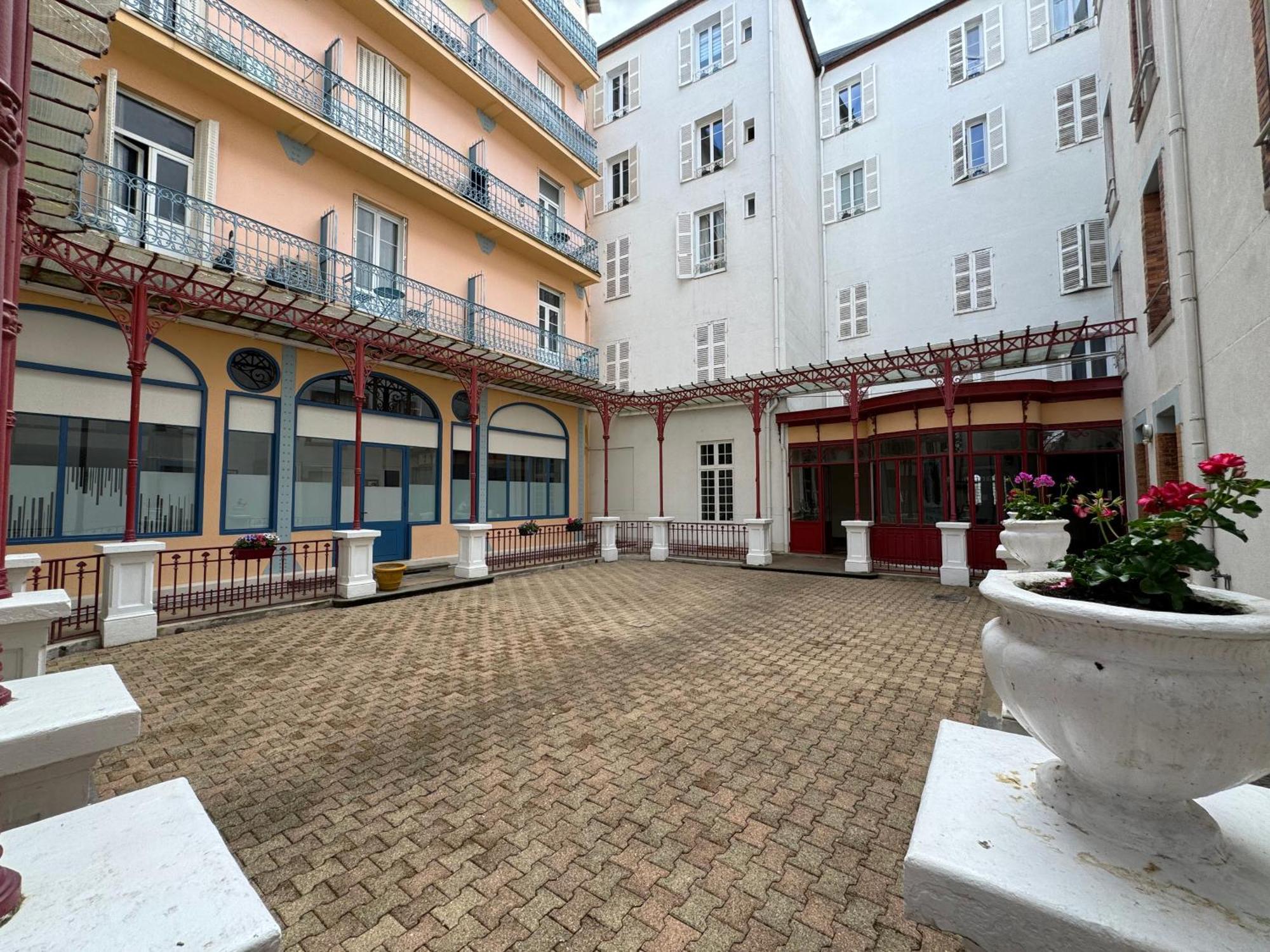 Petit Splendid - Ancien Palace, Balcon, Centre Vichy Exterior foto